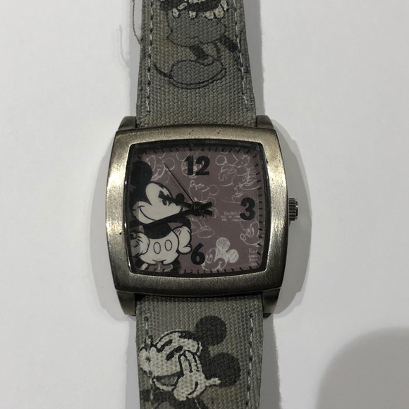 Mickey Mouse Disney Parks Limited Release Watch - Picture 2 of 6